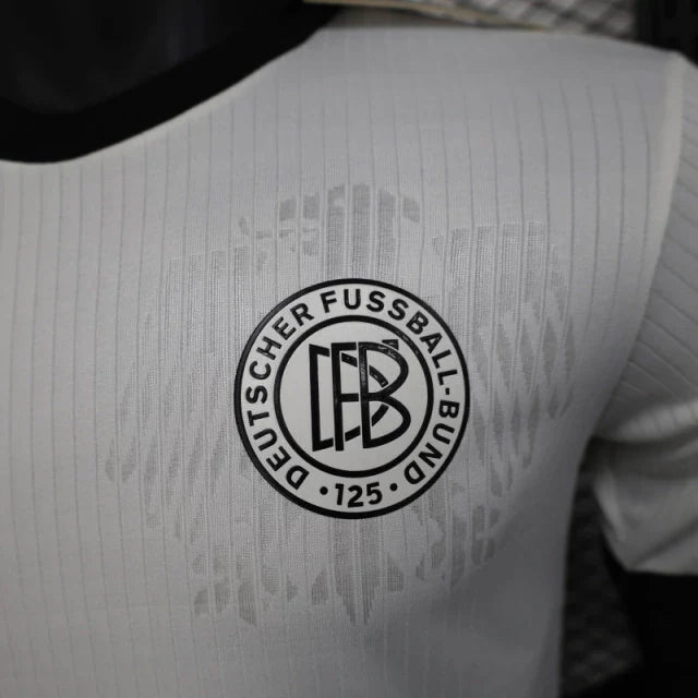 Camisa Seleção Alemanha Edição de Aniversário I 25/26 - Jogador Adidas Masculina - Branca com detalhes em preto